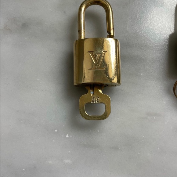 🌿authentic Louis Vuitton bundle of 2 locks. - Picture 3 of 4